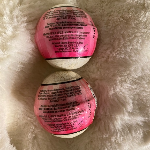 Victoria’s Secret Bombshell Bath Bombs - Picture 2 of 2